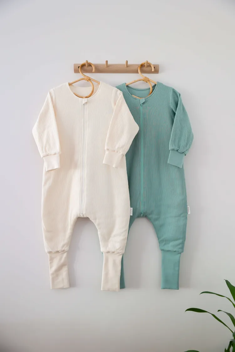 Śpiworek z nogawkami 1,5 tog Prążek miętowy z długim rękawem