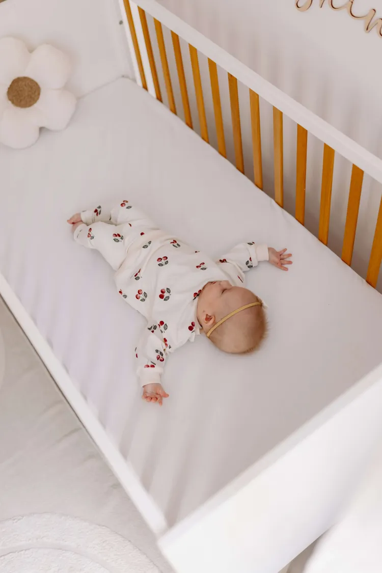 Prześcieradło do łóżeczka Biały