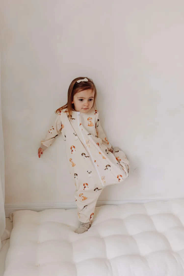 Śpiworek z nogawkami 1 tog pieski wiosna babybaj